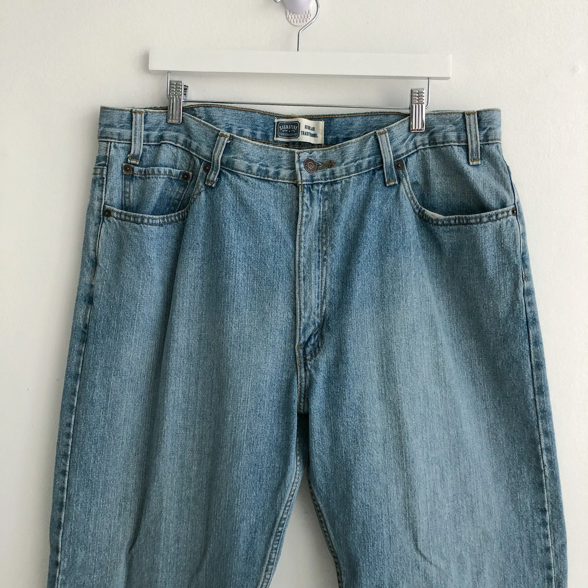 Y2K Levi’s Signature Denim Jeans