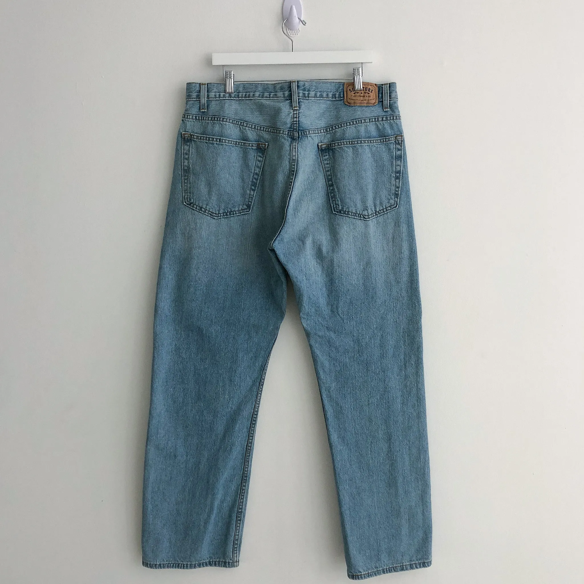 Y2K Levi’s Signature Denim Jeans